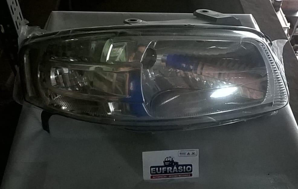 FAROL VW GOL PARATI SAVEIRO IV 06/08 DIREITO ORIG ARTEB